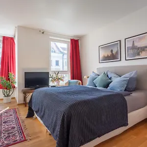 Schoenes In Downtown Mitte Mit Balkon Berlijn